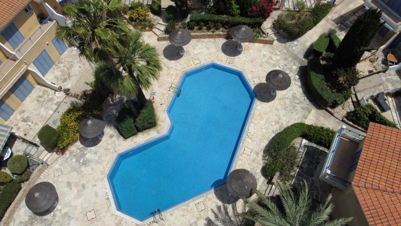 Regina Gardens Lovely Apartment Paphos Bagian luar foto