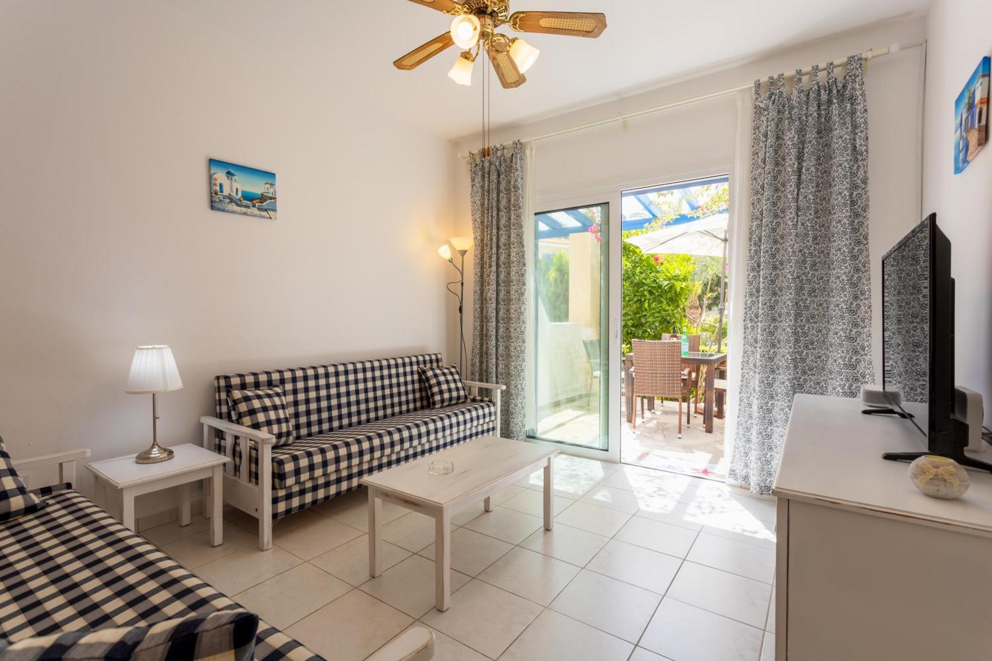 Regina Gardens Lovely Apartment Paphos Bagian luar foto