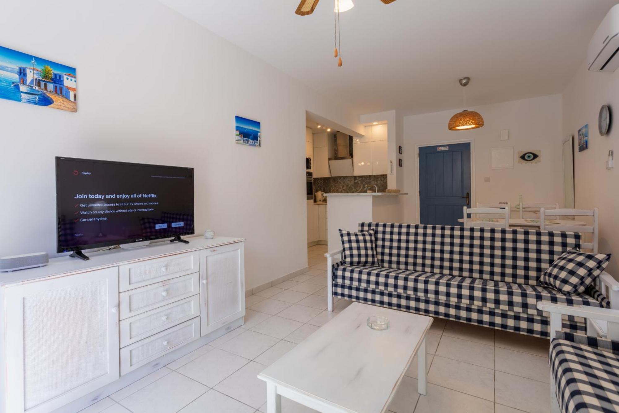 Regina Gardens Lovely Apartment Paphos Bagian luar foto