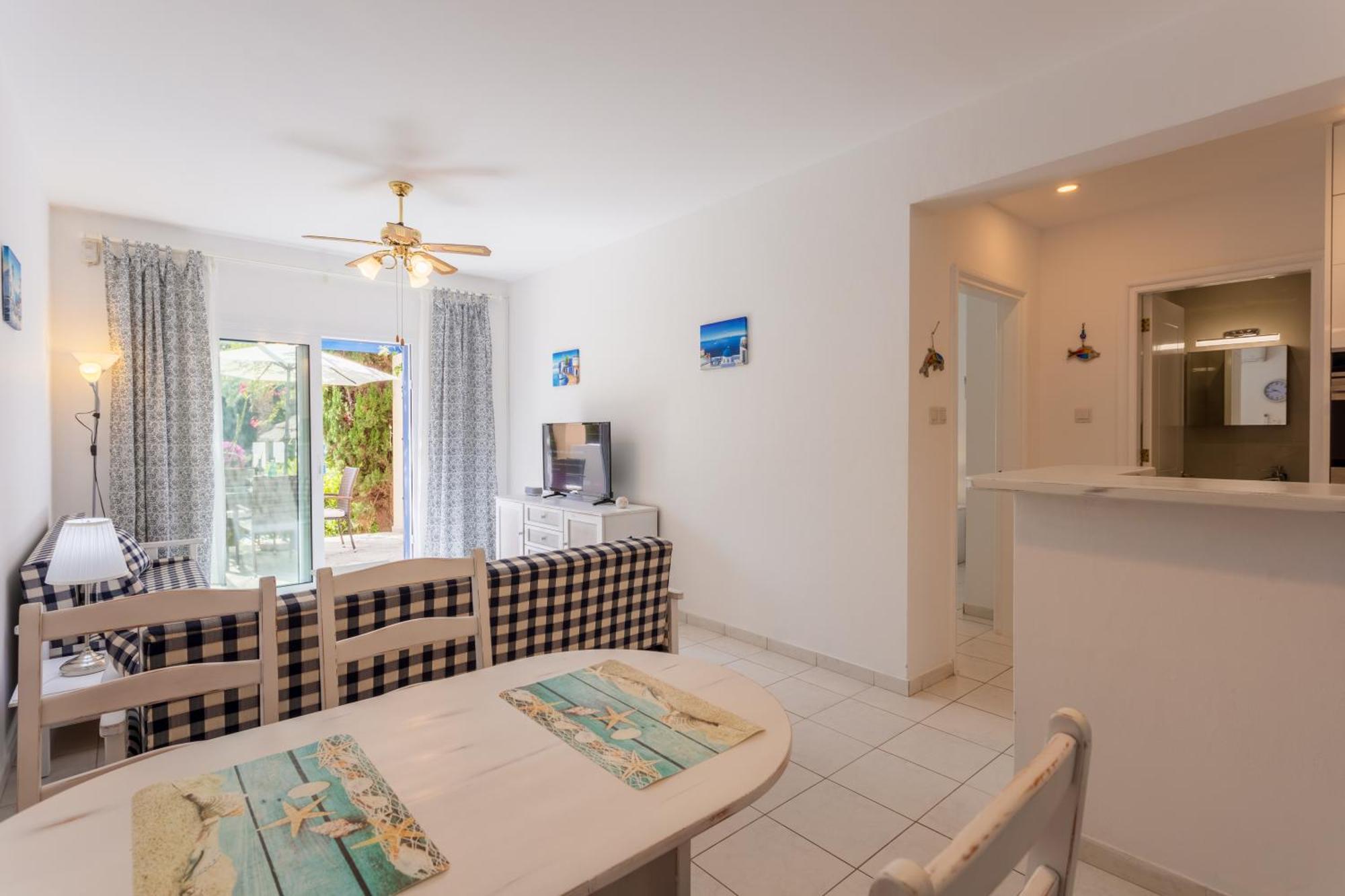 Regina Gardens Lovely Apartment Paphos Bagian luar foto
