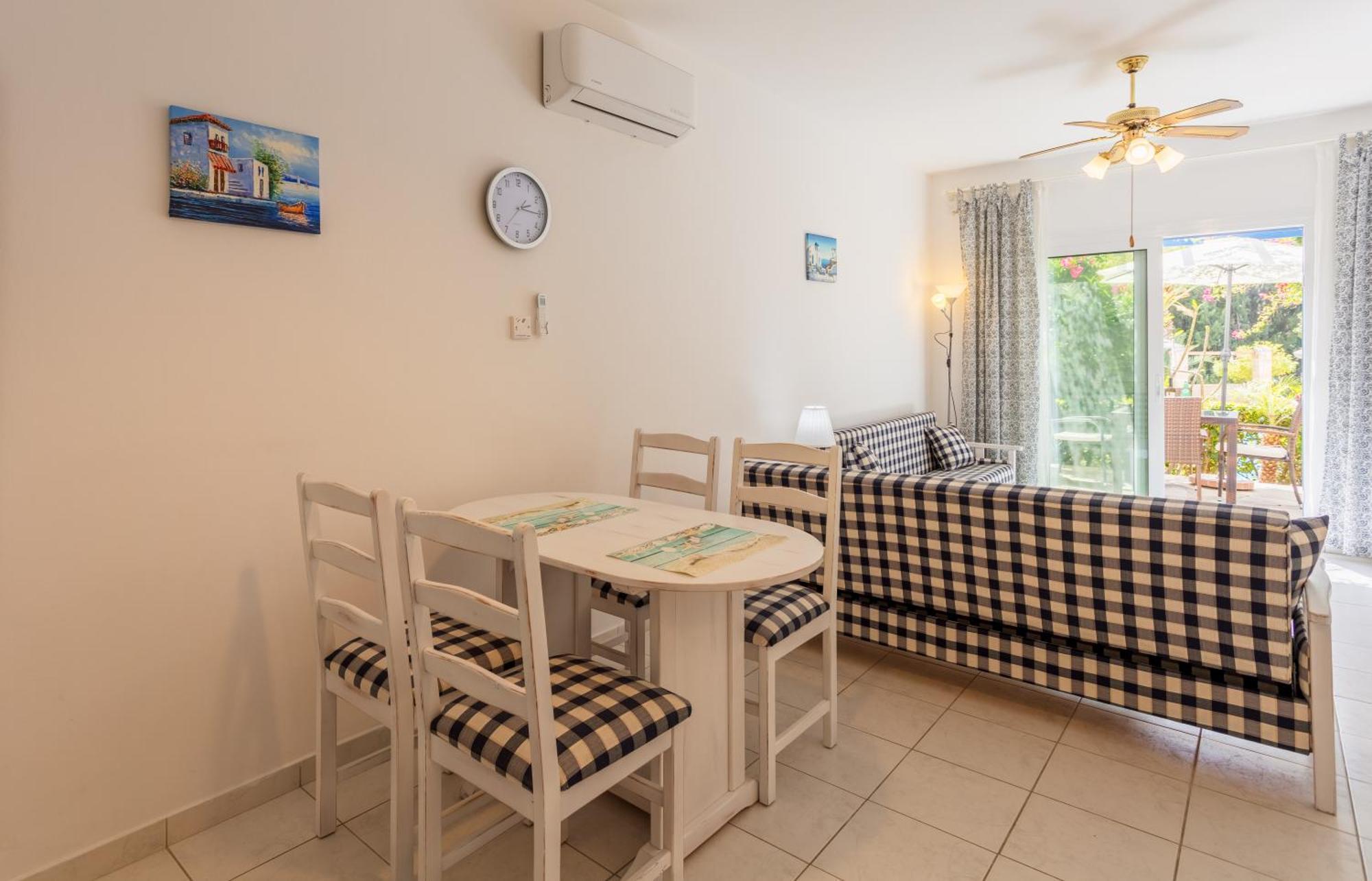 Regina Gardens Lovely Apartment Paphos Bagian luar foto