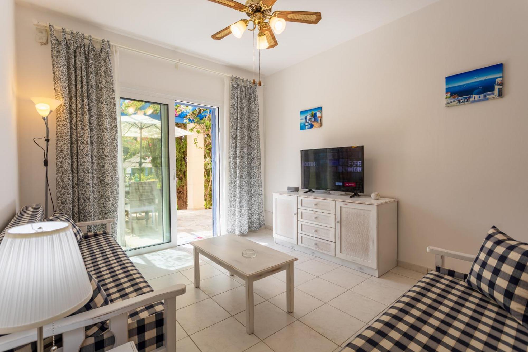 Regina Gardens Lovely Apartment Paphos Bagian luar foto