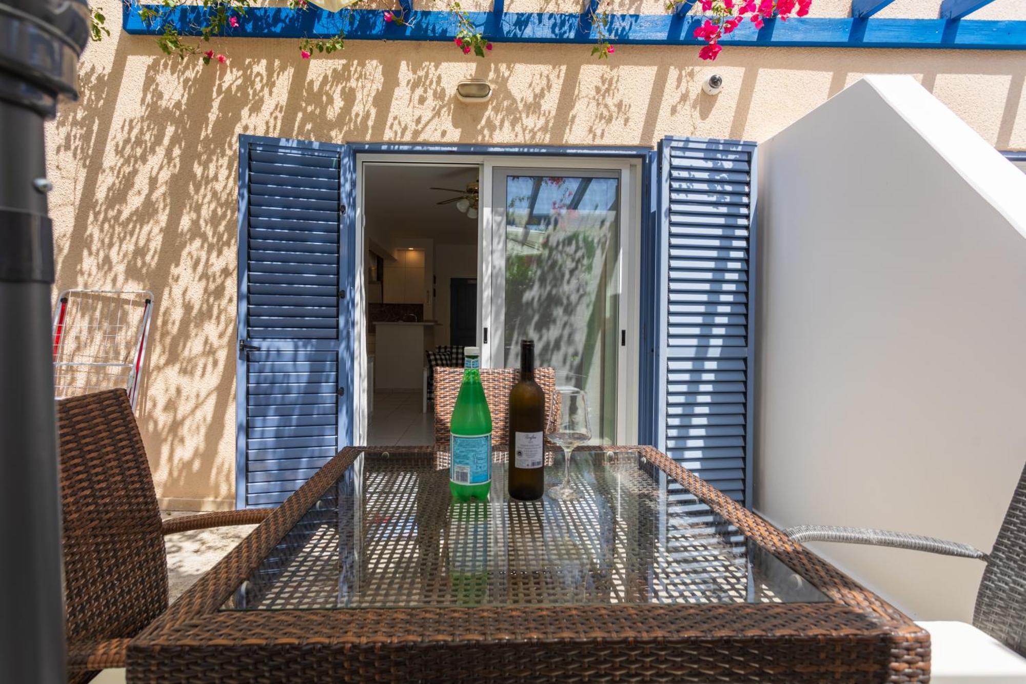 Regina Gardens Lovely Apartment Paphos Bagian luar foto