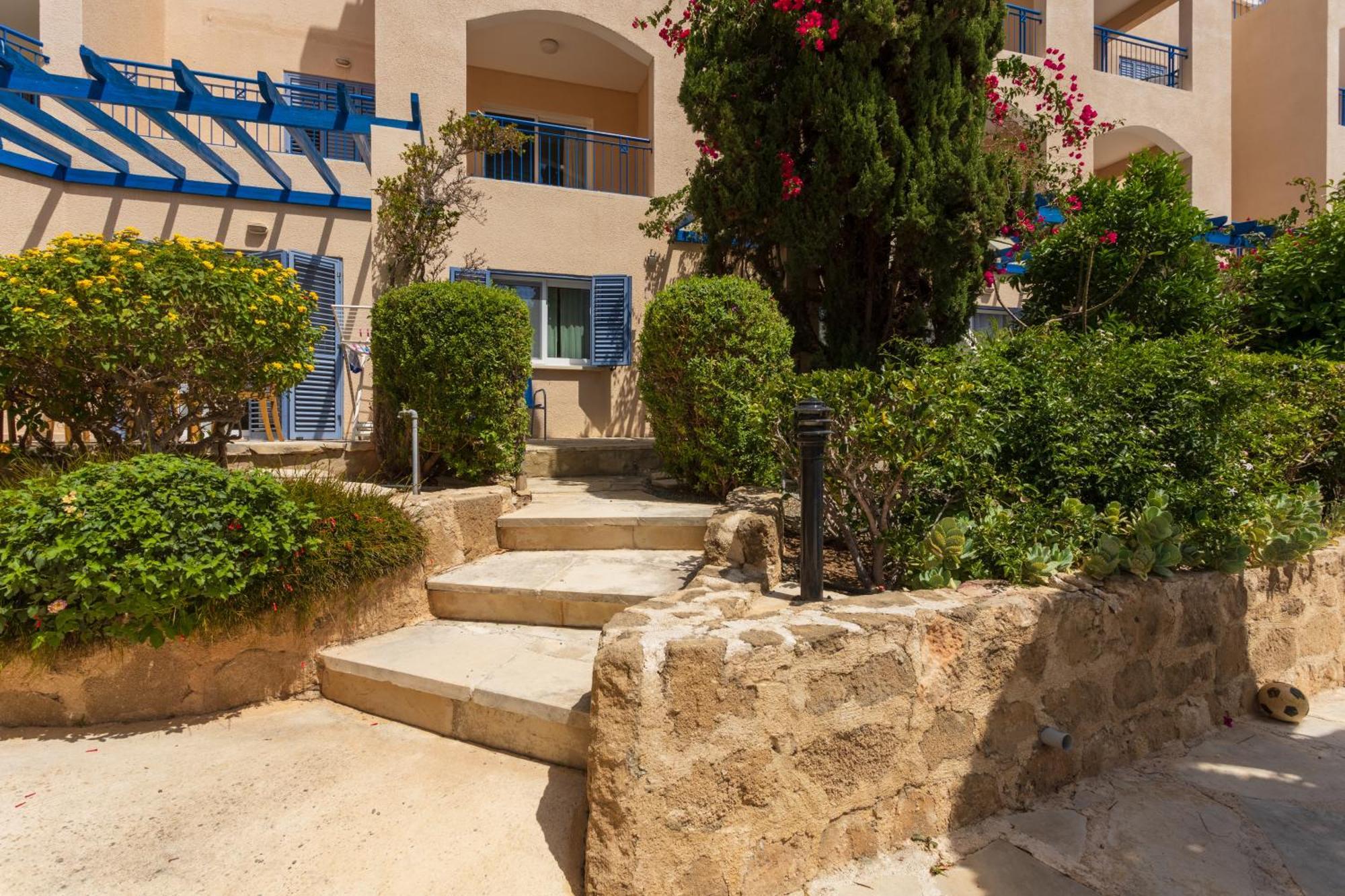 Regina Gardens Lovely Apartment Paphos Bagian luar foto