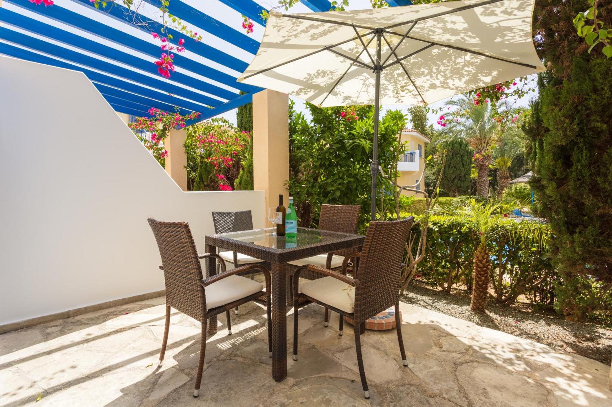 Regina Gardens Lovely Apartment Paphos Bagian luar foto