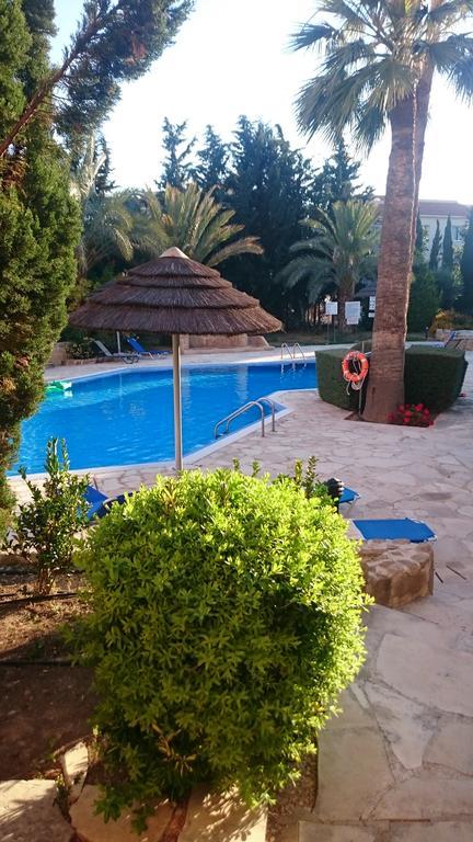 Regina Gardens Lovely Apartment Paphos Bagian luar foto