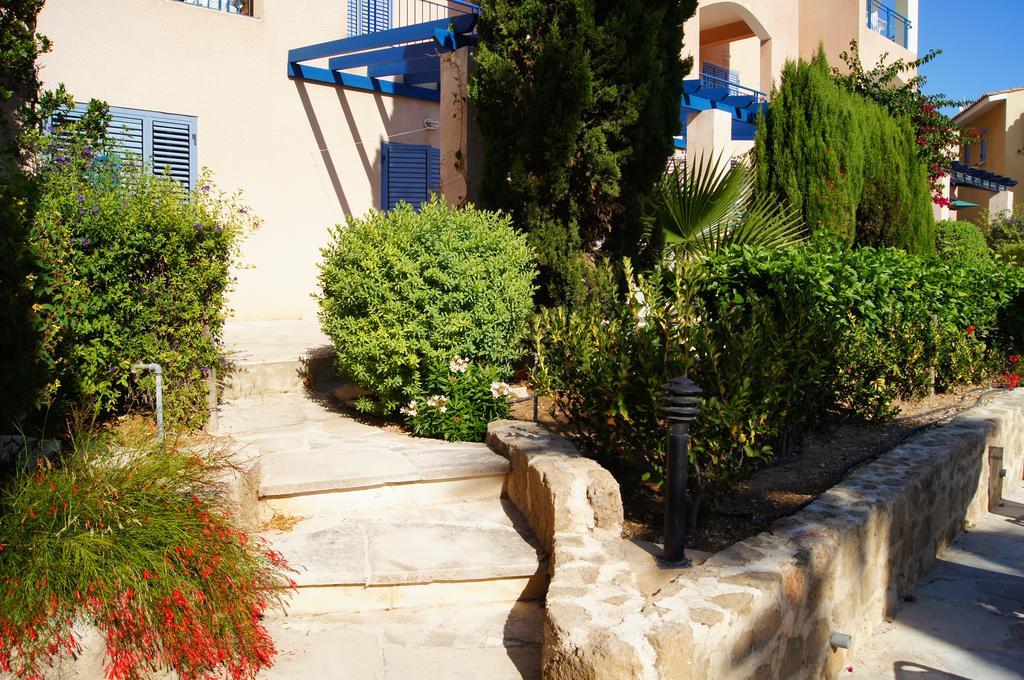 Regina Gardens Lovely Apartment Paphos Bagian luar foto