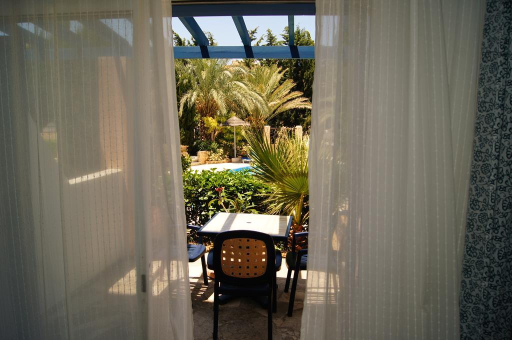 Regina Gardens Lovely Apartment Paphos Bagian luar foto
